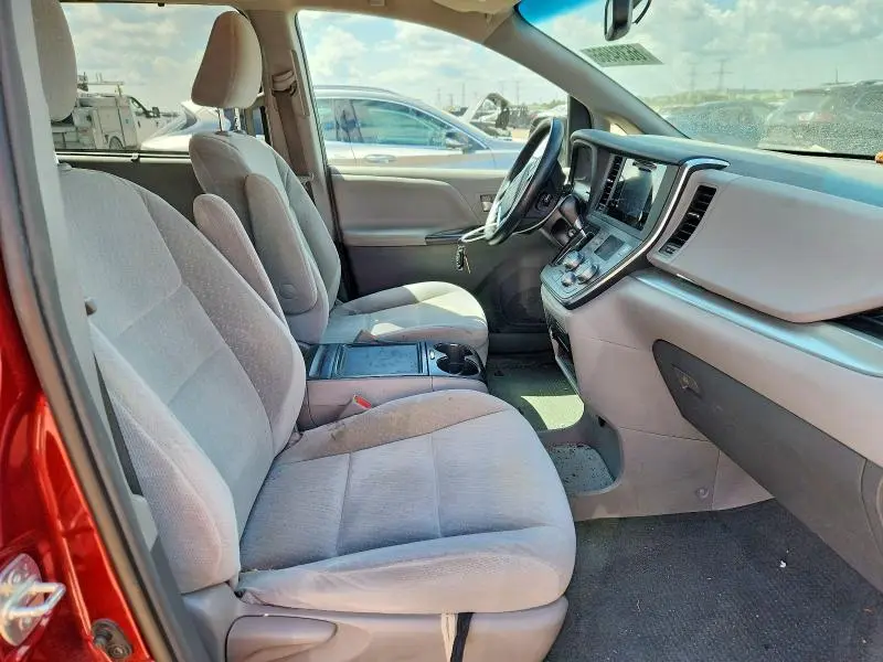 2015 TOYOTA SIENNA LE  