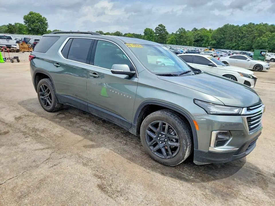 2023 CHEVROLET TRAVERSE LT  