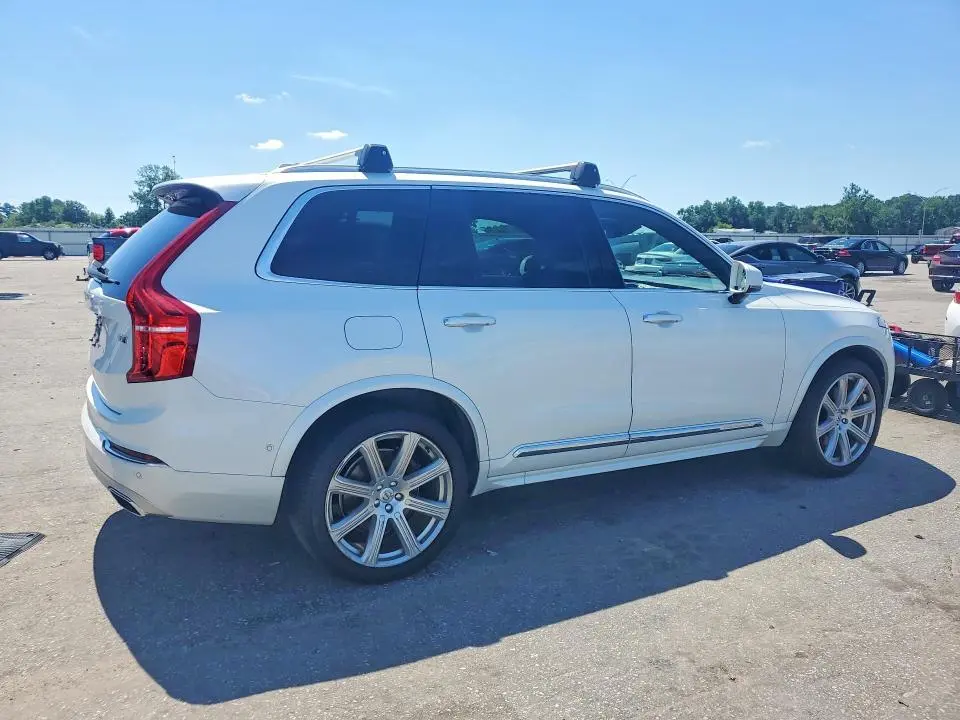 2017 VOLVO XC90 T8  