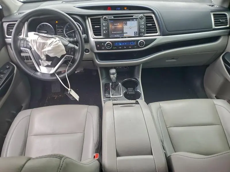 2019 TOYOTA HIGHLANDER SE  