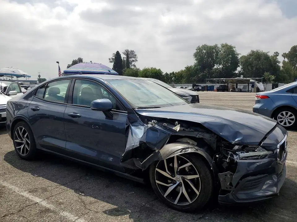 2020 VOLVO S60 T5 MOMENTUM  