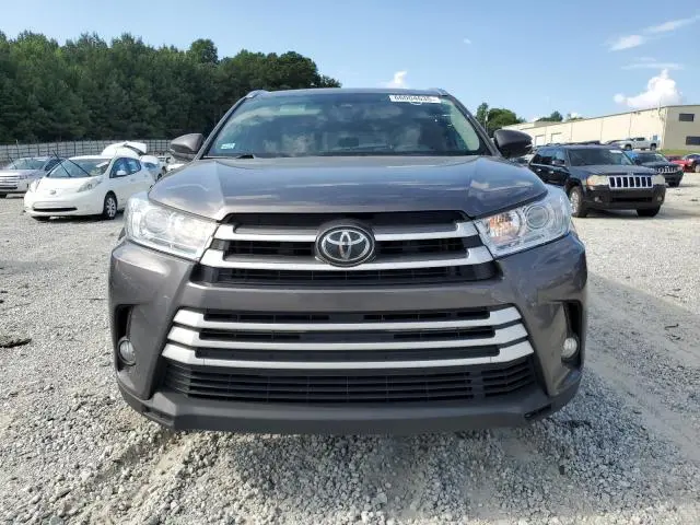 2019 TOYOTA HIGHLANDER SE  