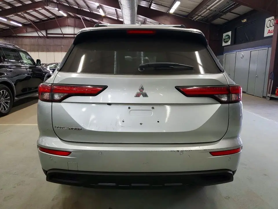 2022 MITSUBISHI OUTLANDER ES  