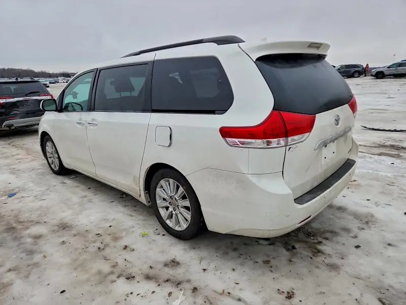 2011 TOYOTA SIENNA XLE  