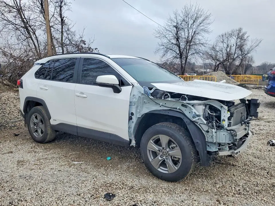 2025 TOYOTA RAV4 XLE  