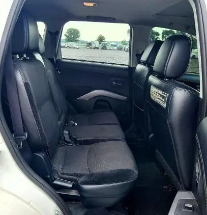 2011 MITSUBISHI OUTLANDER SE  