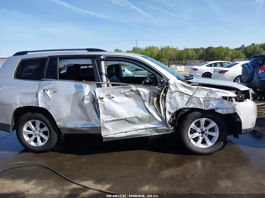 2013 TOYOTA HIGHLANDER SE V6