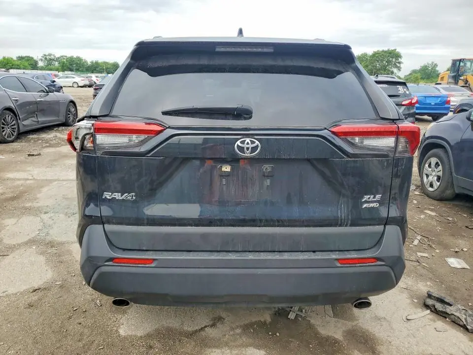 2019 TOYOTA RAV4 XLE  