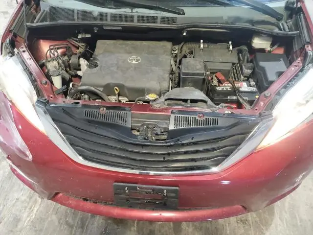 2013 TOYOTA SIENNA LE  