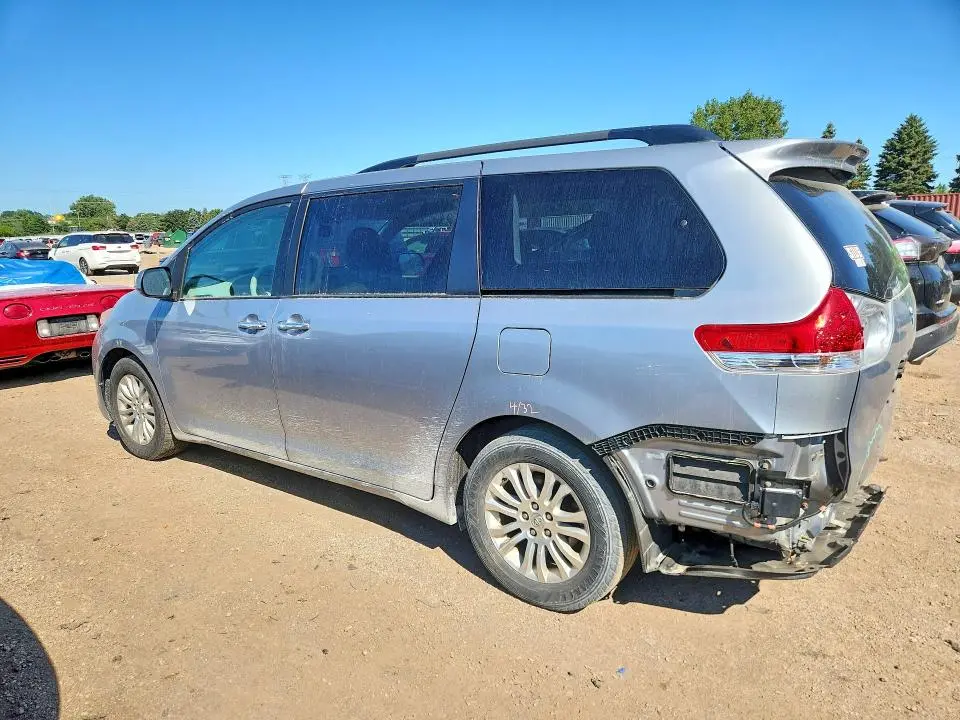 2014 TOYOTA SIENNA XLE 8-PASSENGER  