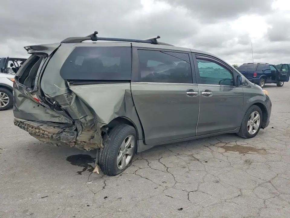 2011 TOYOTA SIENNA LE  