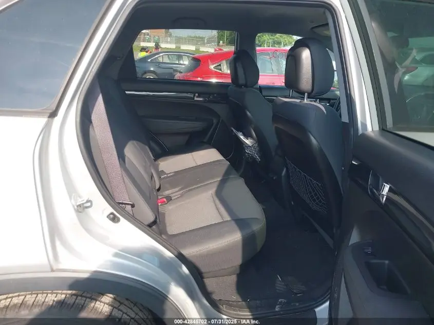 2012 KIA SORENTO LX V6