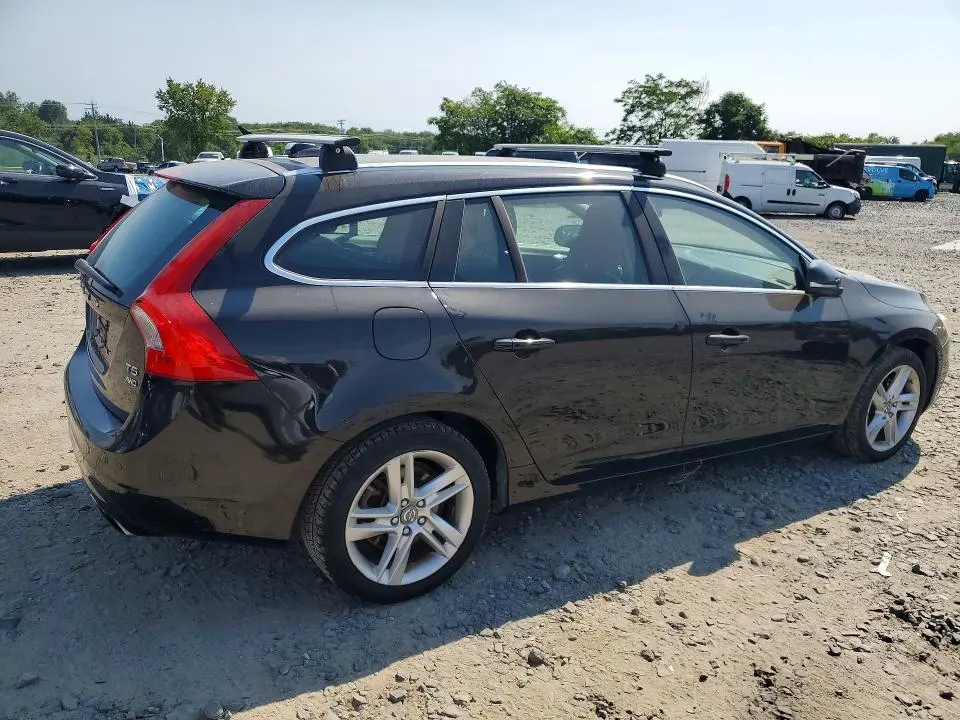 2015 VOLVO V60 PREMIER+  