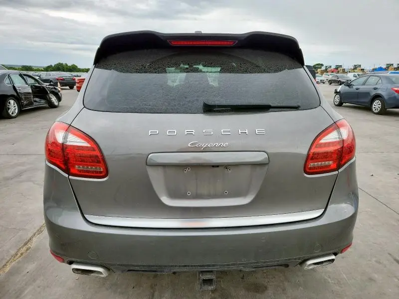 2013 PORSCHE CAYENNE   