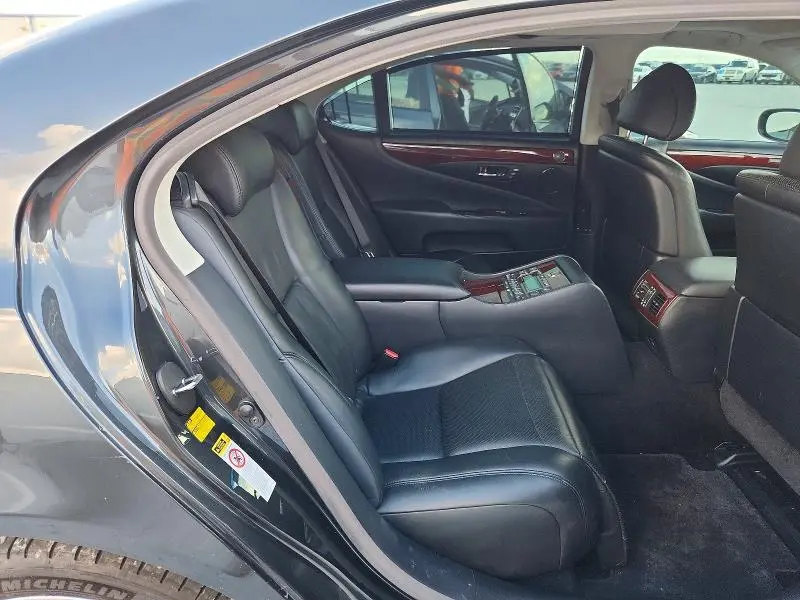 2010 LEXUS LS 460L  