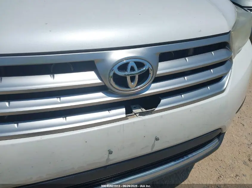 2013 TOYOTA HIGHLANDER BASE V6