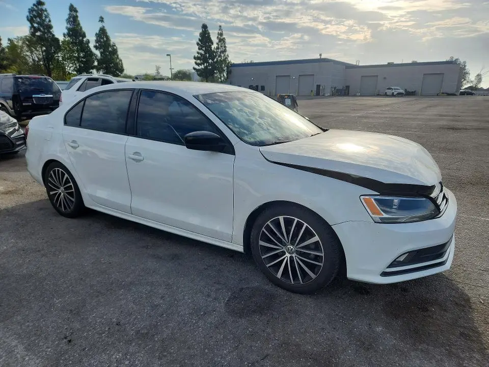 2016 VOLKSWAGEN JETTA SPORT  