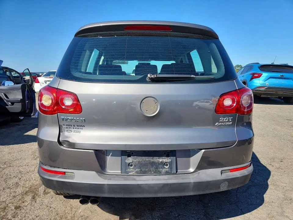 2011 VOLKSWAGEN TIGUAN S  