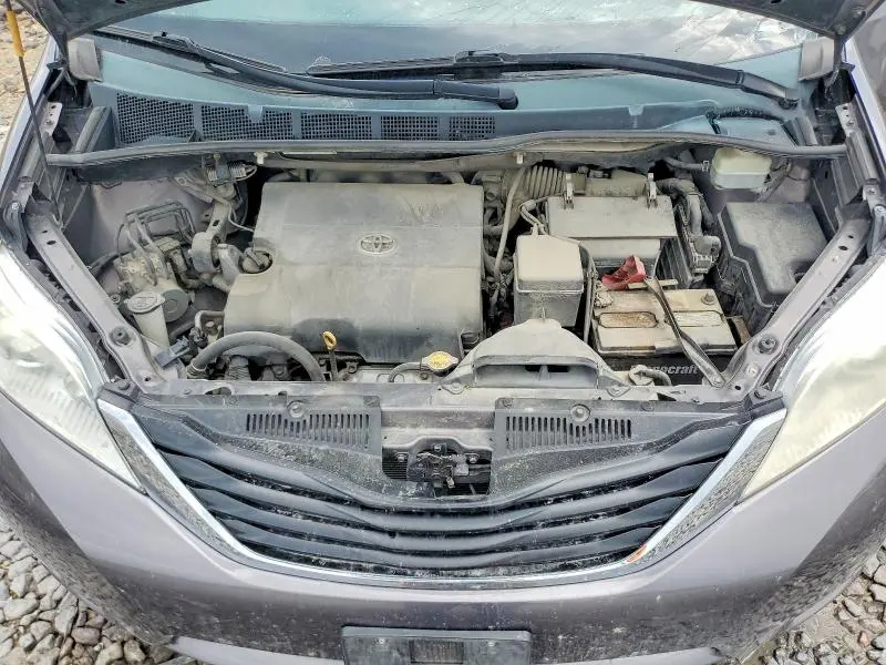 2013 TOYOTA SIENNA LE  
