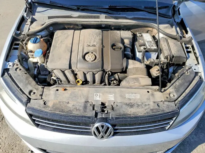 2013 VOLKSWAGEN JETTA SE  