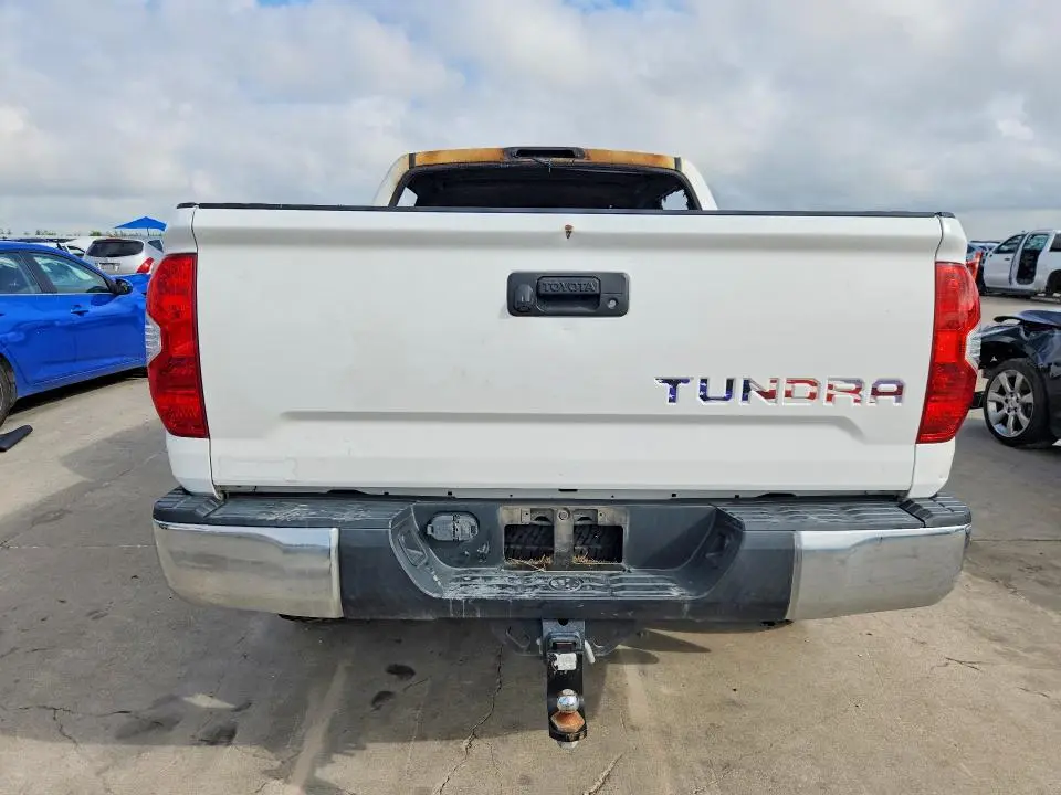 2018 TOYOTA TUNDRA CREWMAX SR5  