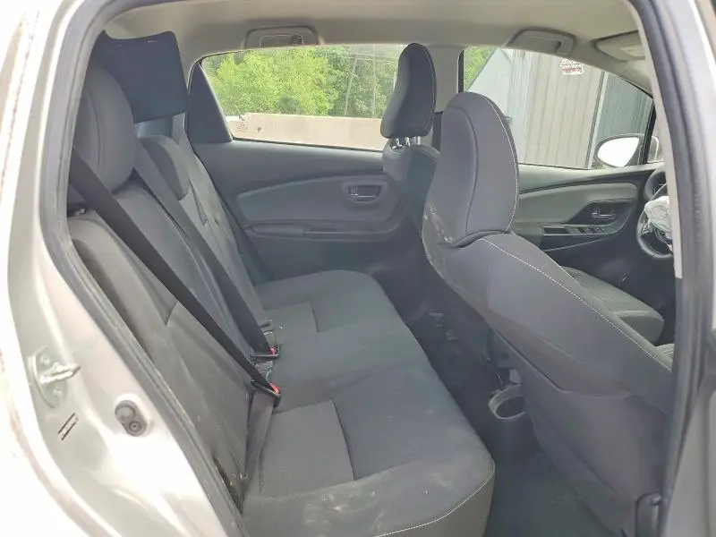 2015 TOYOTA YARIS 5-DOOR SE  