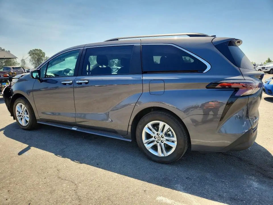 2025 TOYOTA SIENNA XLE 7-PASSENGER  