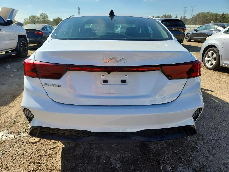 2024 KIA FORTE LXS  