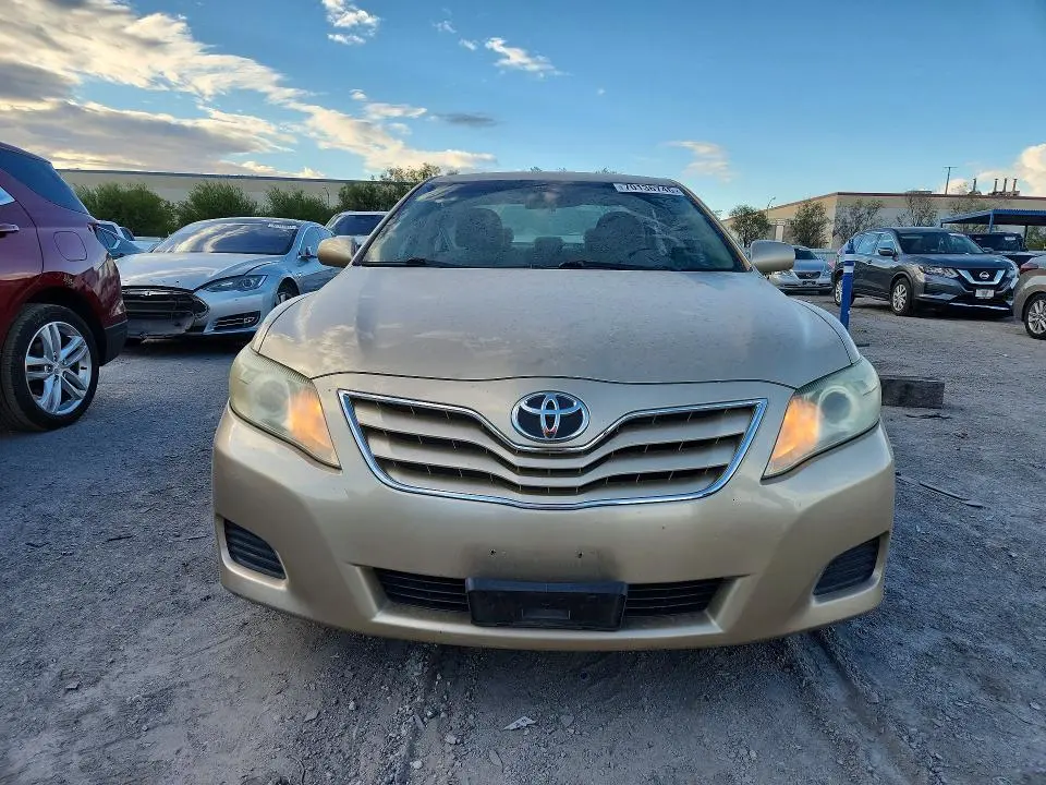 2011 TOYOTA CAMRY LE  