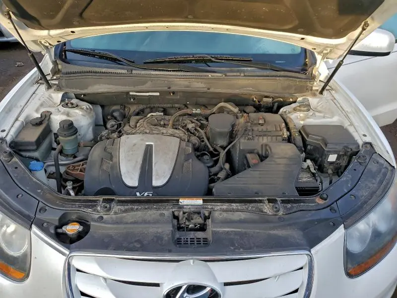 2011 HYUNDAI SANTA FE SE  