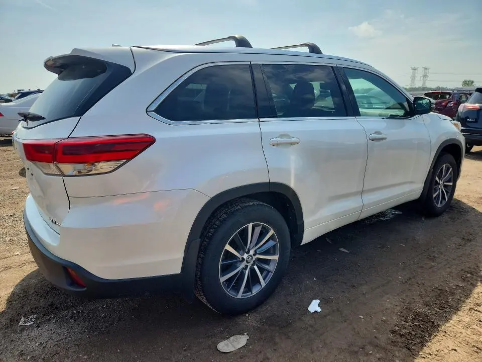 2017 TOYOTA HIGHLANDER XLE  