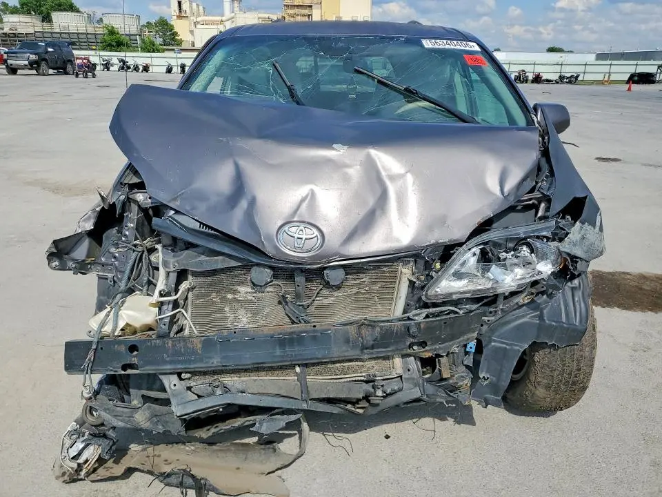 2014 TOYOTA SIENNA LE  