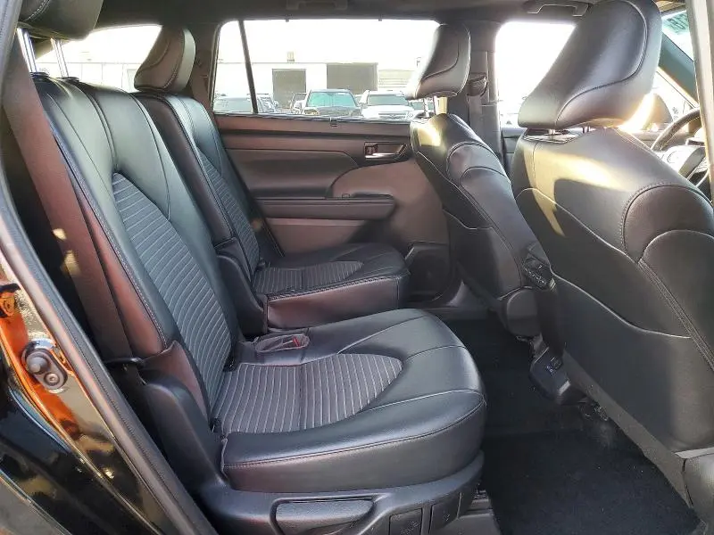 2022 TOYOTA HIGHLANDER XSE  