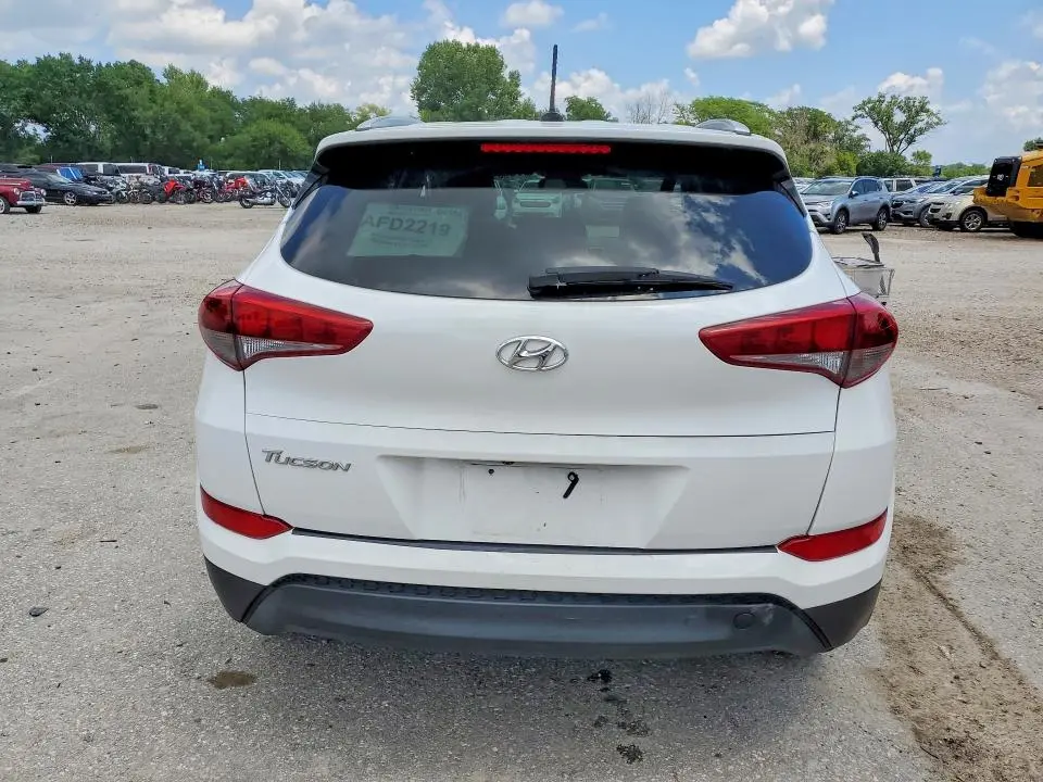 2016 HYUNDAI TUCSON SE  