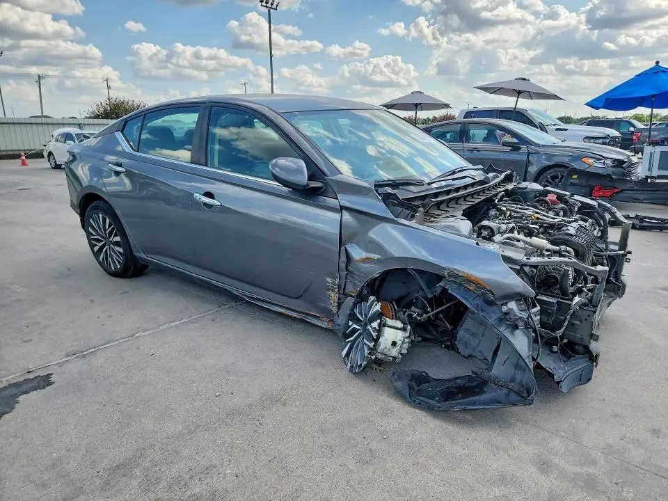 2023 NISSAN ALTIMA SV  