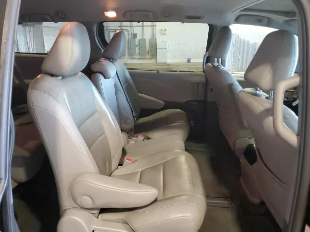 2016 TOYOTA SIENNA XLE  