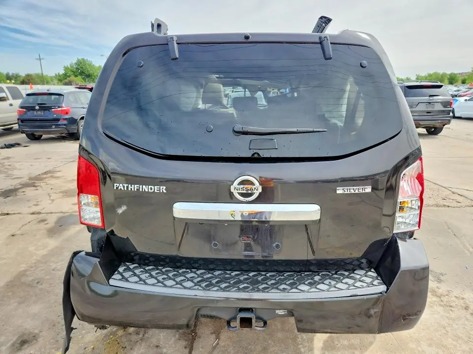 2011 NISSAN PATHFINDER S  