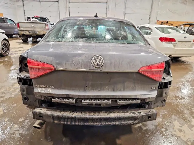 2016 VOLKSWAGEN PASSAT SE  