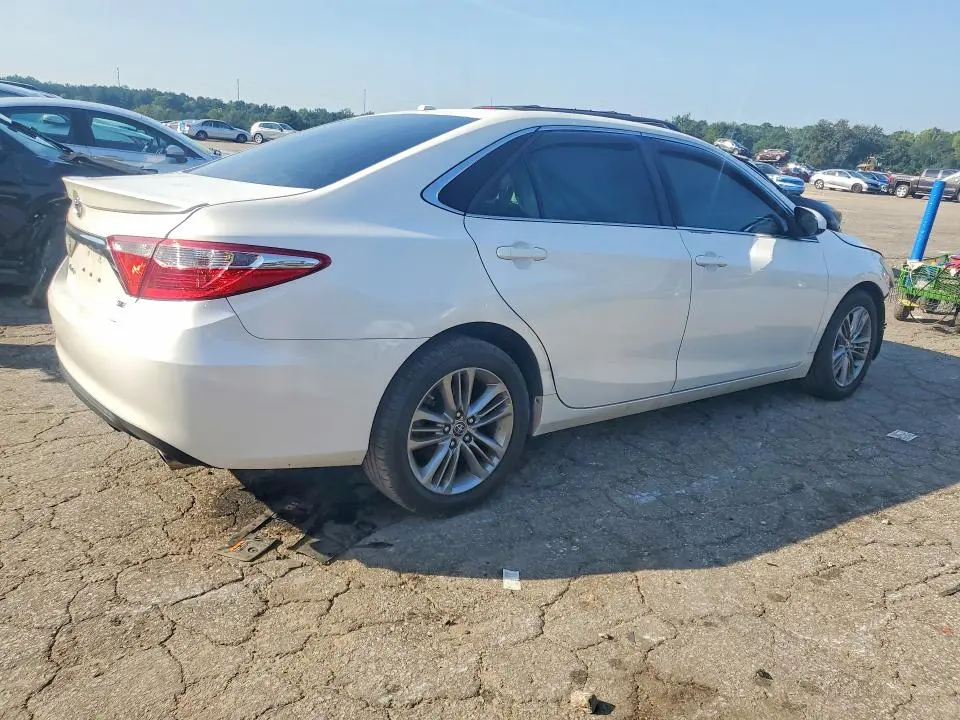 2015 TOYOTA CAMRY SE  