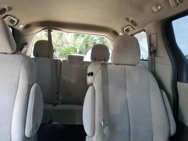 2011 TOYOTA SIENNA LE  