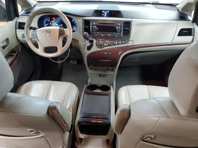 2013 TOYOTA SIENNA XLE  