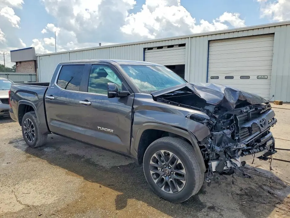 2026 TOYOTA TUNDRA CREWMAX LIMITED  