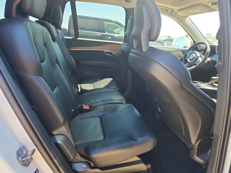 2021 VOLVO XC90 T6 MOMENTUM  