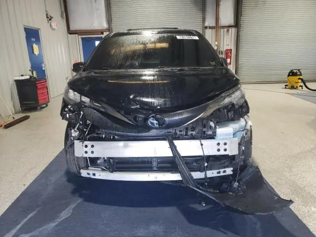 2022 TOYOTA SIENNA XLE