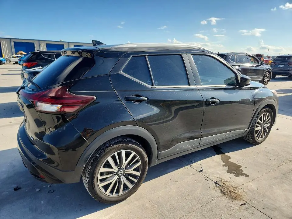2021 NISSAN KICKS SV  