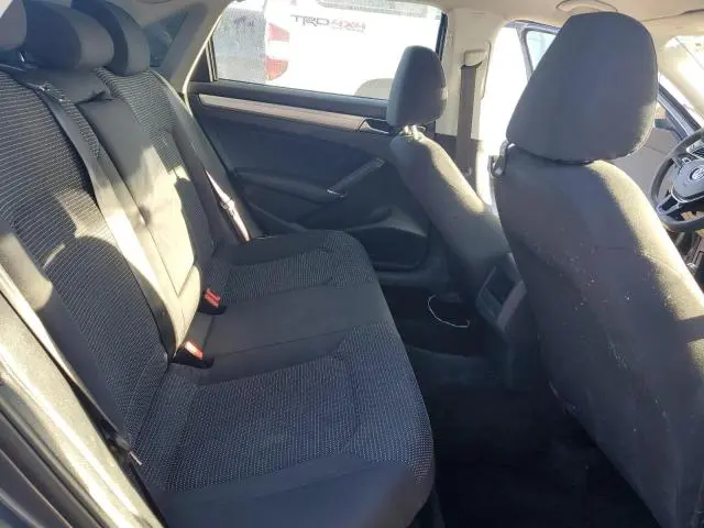 2017 VOLKSWAGEN PASSAT S  