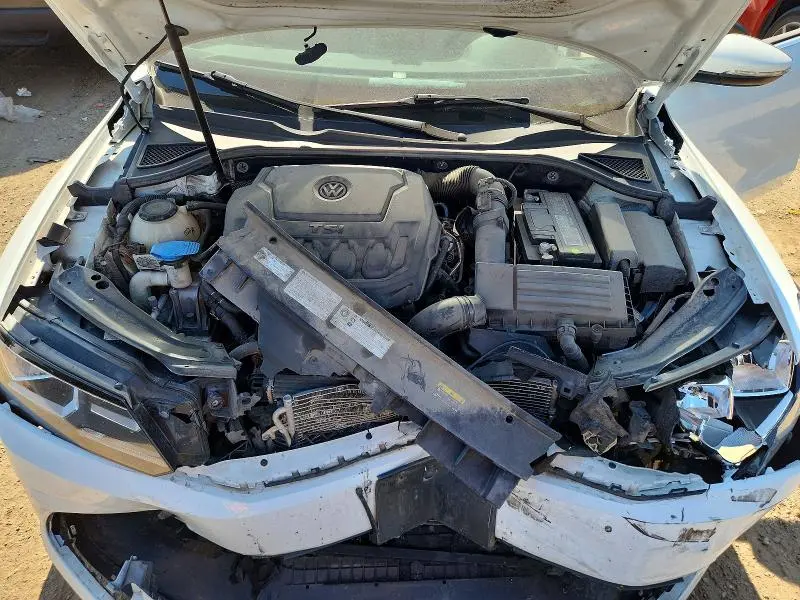 2018 VOLKSWAGEN PASSAT SE  
