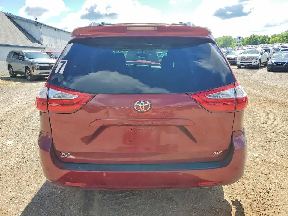2015 TOYOTA SIENNA XLE PREMIUM 8-PASSENGER  
