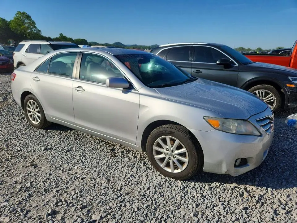 2011 TOYOTA CAMRY XLE V6  