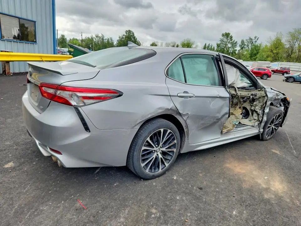 2019 TOYOTA CAMRY SE  